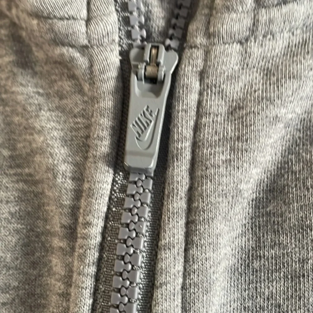 Nike Boy’s Full Zip Essential Hoodie‎ Grey Size Medium